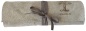 Preview: PREMIUM SLIM CHISEL mit Rundheft Esche braun, Klinge feinstgeschliffen mit Seitenfase bis Spiegelseite 6-tlg.Lederrolltasche BAUM Inhalt: 6,10,12,16,20,26 mm