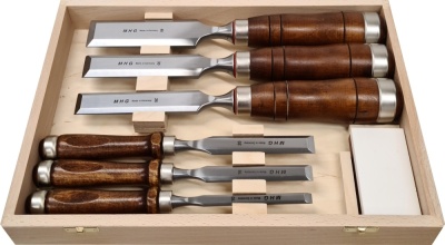 Satz 7tlg. Zimmermannsbeitel 26,30,40 mm /Stechbeitel 10,16,20 mm, im Holzkasten, Heft Weißbuche-braun / Klinge poliert