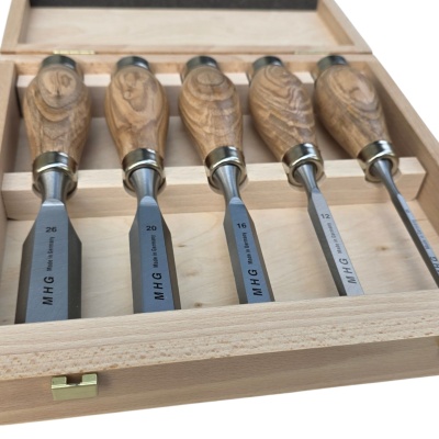 Preview: Kurzbeitel - BUTT CHISEL , 5 tlg. Satz im Holzkasten, Seitenfase bis Spiegelseite, Heft Esche geölt mit Zwinge, Inhalt: 6, 12, 16, 20, 26 mm