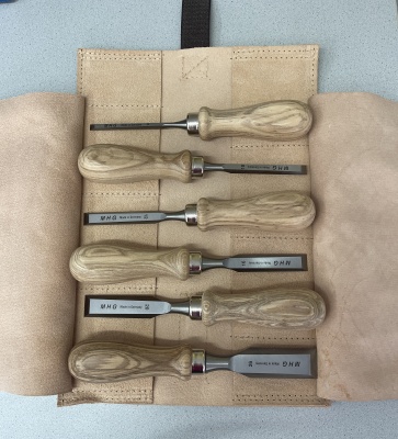 Preview: BUTT CHISEL, Seitenfase bis Spiegelseite, Heft ohne Zwinge, 6tlg. Satz in Lederrolltasche, BAUM Inhalt: 6, 10, 12, 16, 20, 26 mm
