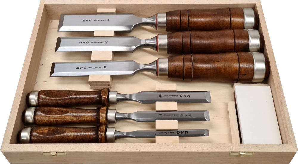 Satz 7tlg. Zimmermannsbeitel 26,30,40 mm /Stechbeitel 10,16,20 mm, im Holzkasten, Heft Weißbuche-braun / Klinge poliert
