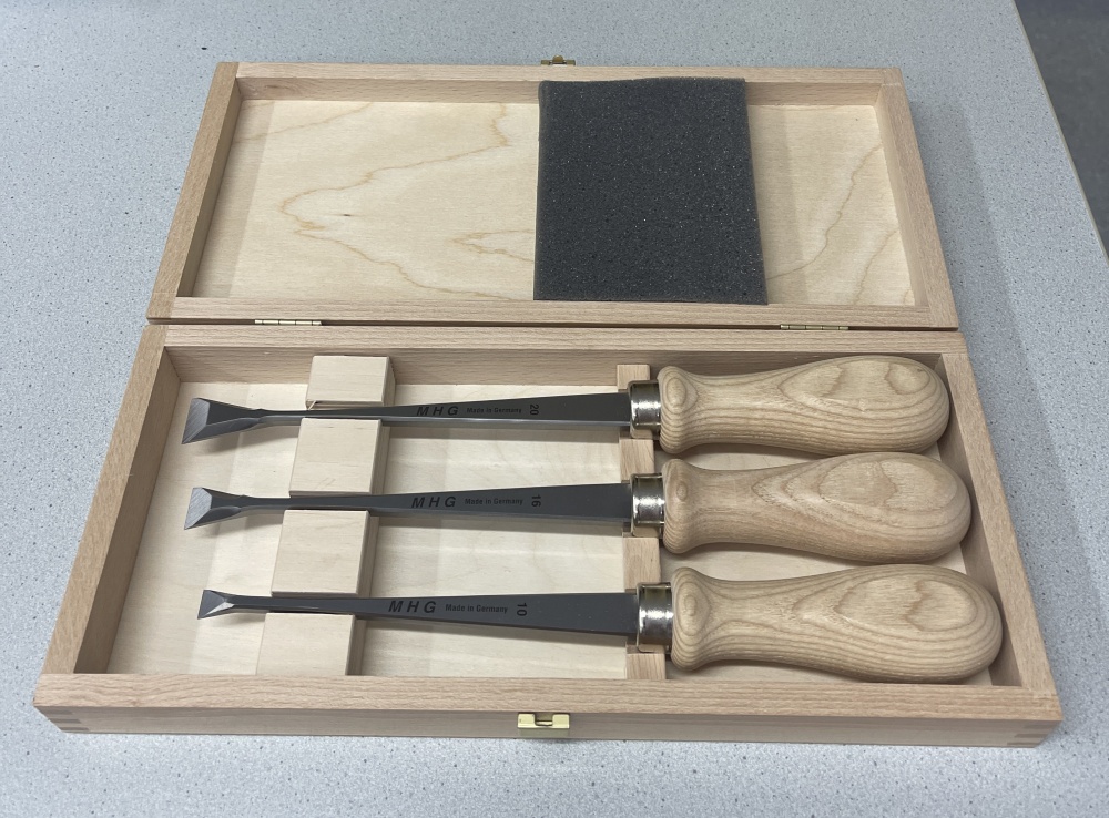 FISHTAIL MHG-Chisel, Set 3tlg., Satz im Holzkasten, Klinge feinstgeschliffen, Inhalt: 10,16,20 mm 