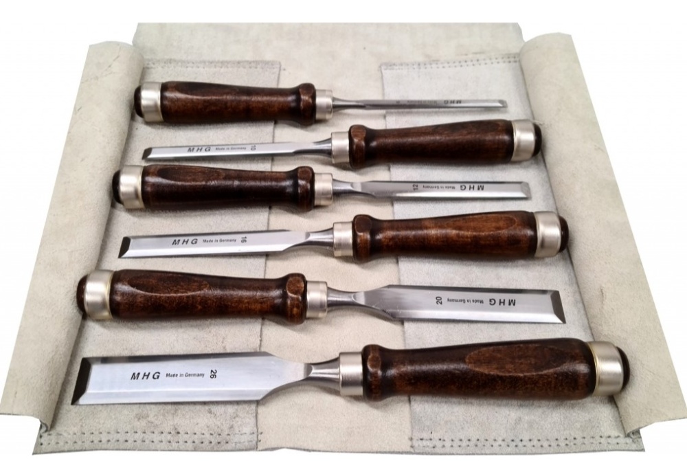 Firmer chisel set in leather roll bag, hornbeam handle brown, side chamfer to mirror side, 6pcs. size 6,10,12,16,20,26mm