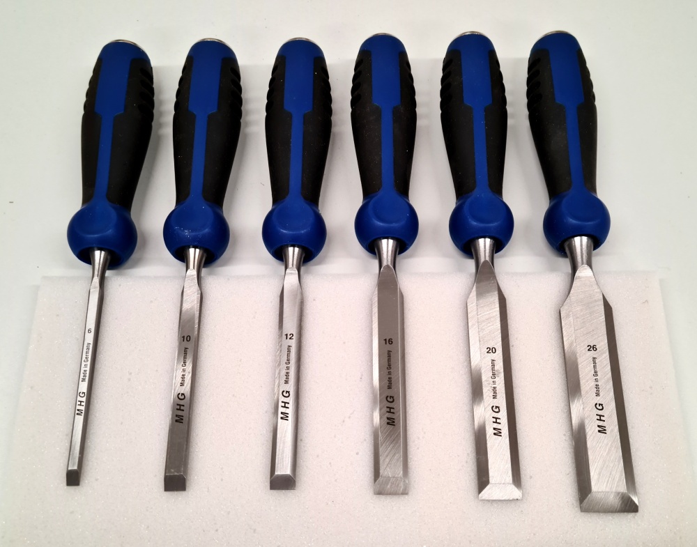 Firmer chisels - set in neutral carton box, 2-part-comp. plastic handle with impact button, polished blade, 3 / 5 / 6 / 7 / 9 / 11 pcs.