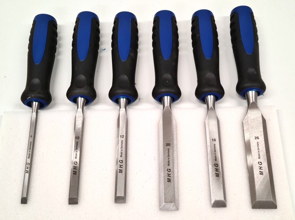 Firmer chisels - set in neutral carton box, 2-part-comp. plastic handle without impact button, fine-honed blade, 3 / 5 / 6 / 7 / 9 / 11 pcs.