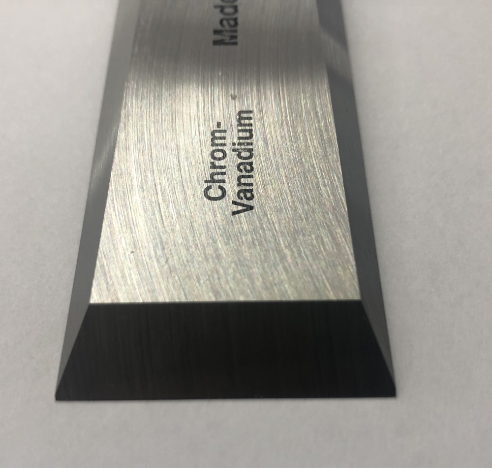 Zimmermannsbeitel mit großem Rundheft-Weißbuche 35mm, Klinge feinstgeschliffen mit Seitenfase bis Spiegelseite